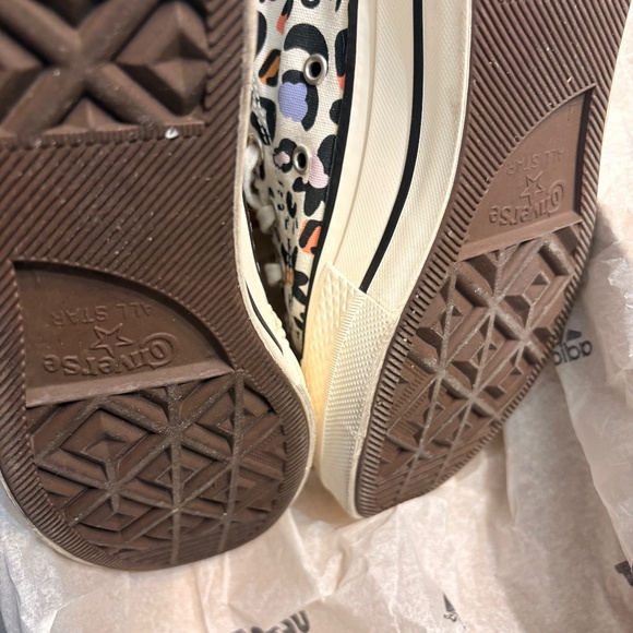 Converse - Picture 6 of 7